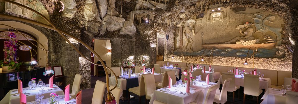 ТРИТОН ресторан - высокая гастрономия в сталактитовой пещере в центре Праги
